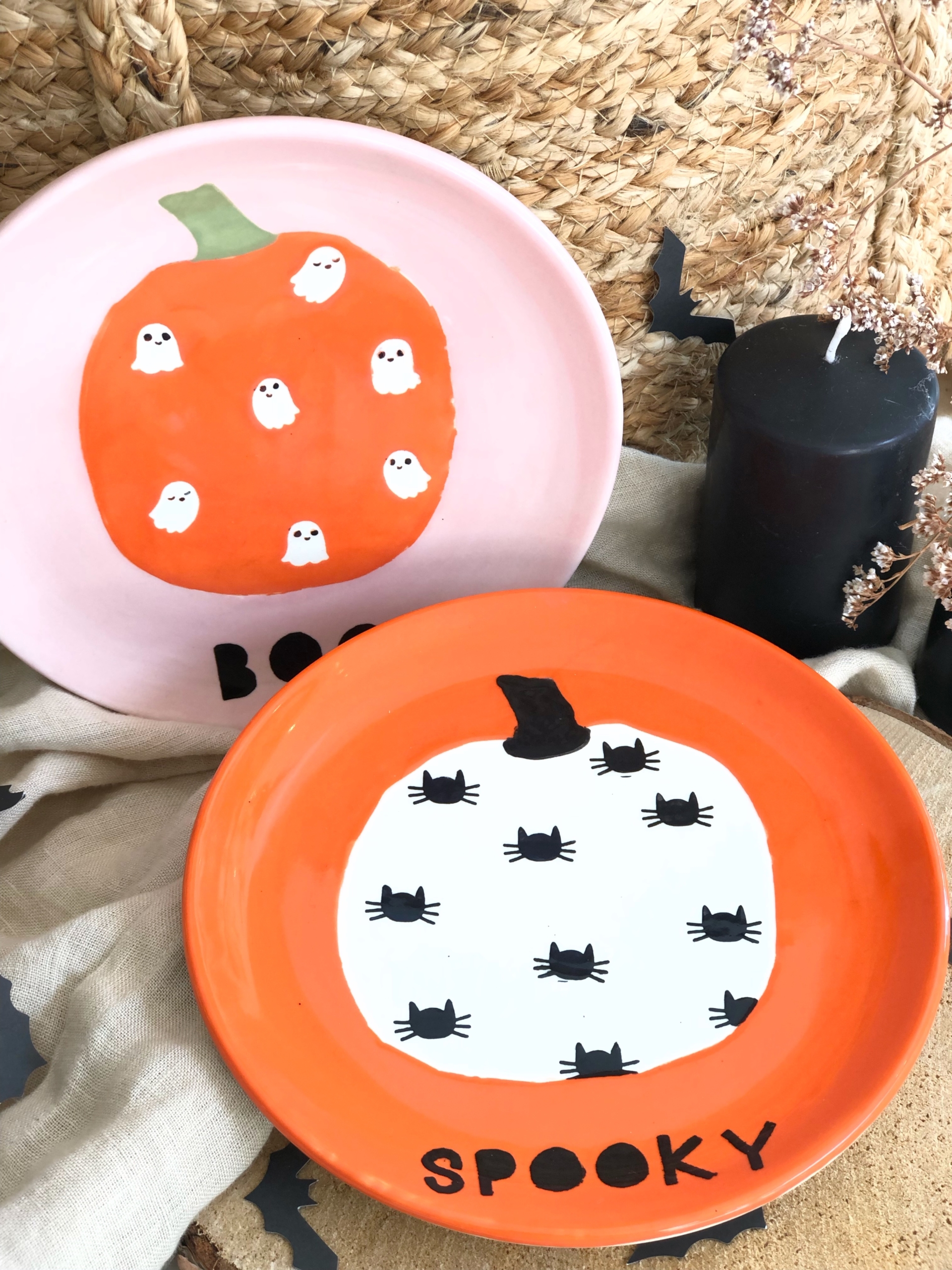 Duo d’assiettes_COURGE, CHAT & FANTÔMES_atelier kéramos.jpg